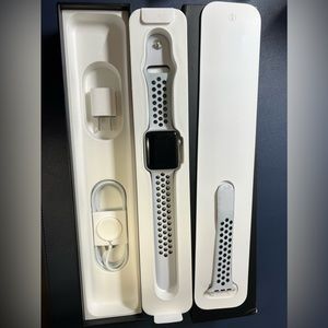 Apple Watch Series 3 Nike+ GPS in 42mm silver aluminum